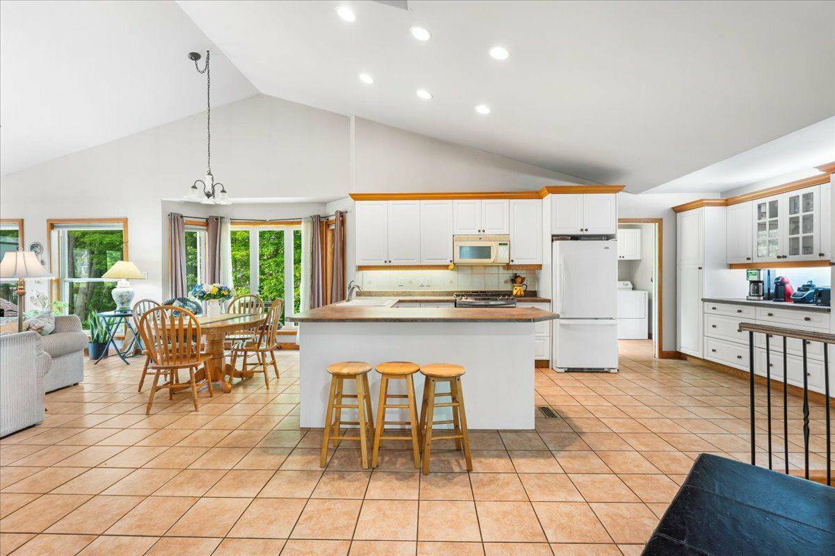 Quinte West, ON K8V 5P4,10 Fraserglen CT