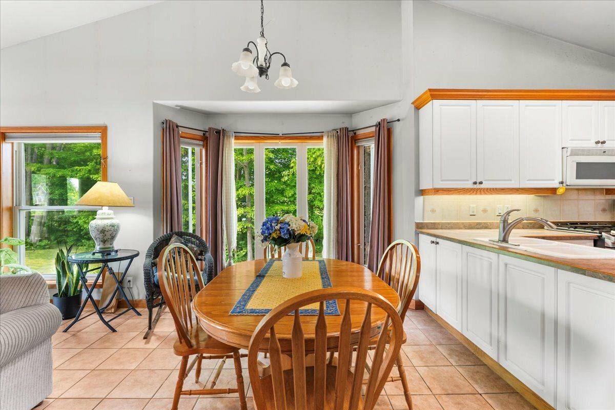 Quinte West, ON K8V 5P4,10 Fraserglen CT