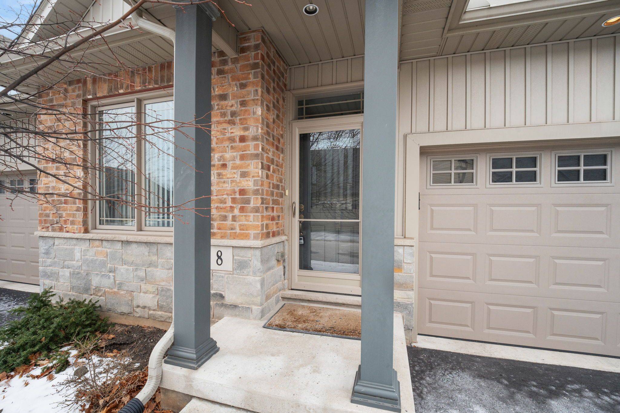 Niagara Falls, ON L2G 0G5,5490 Prince Edward AVE #8