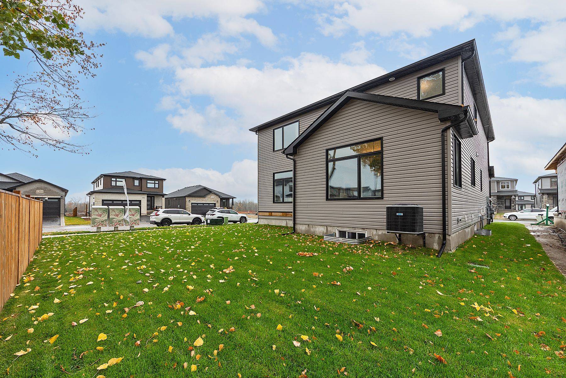 Kingston, ON K7P 0T3,1366 Woodfield CRES