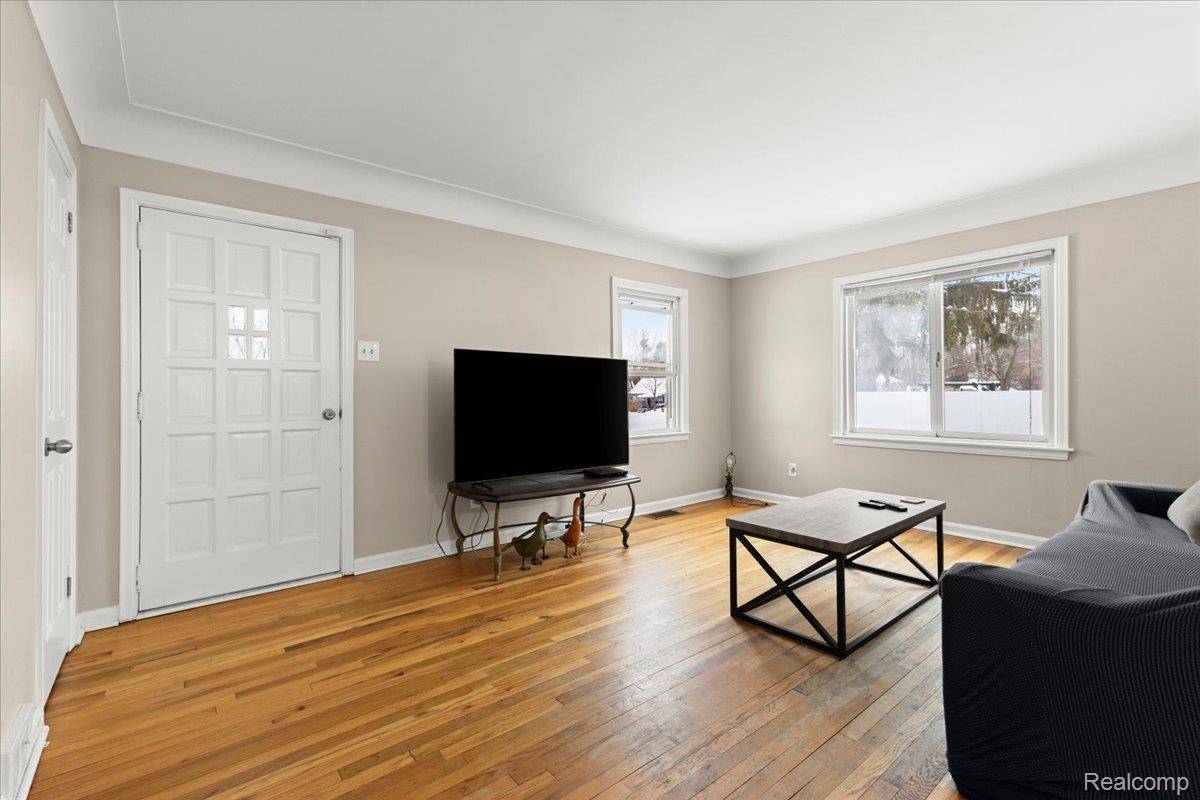 Waterford, MI 48328,4175 Motorway DR