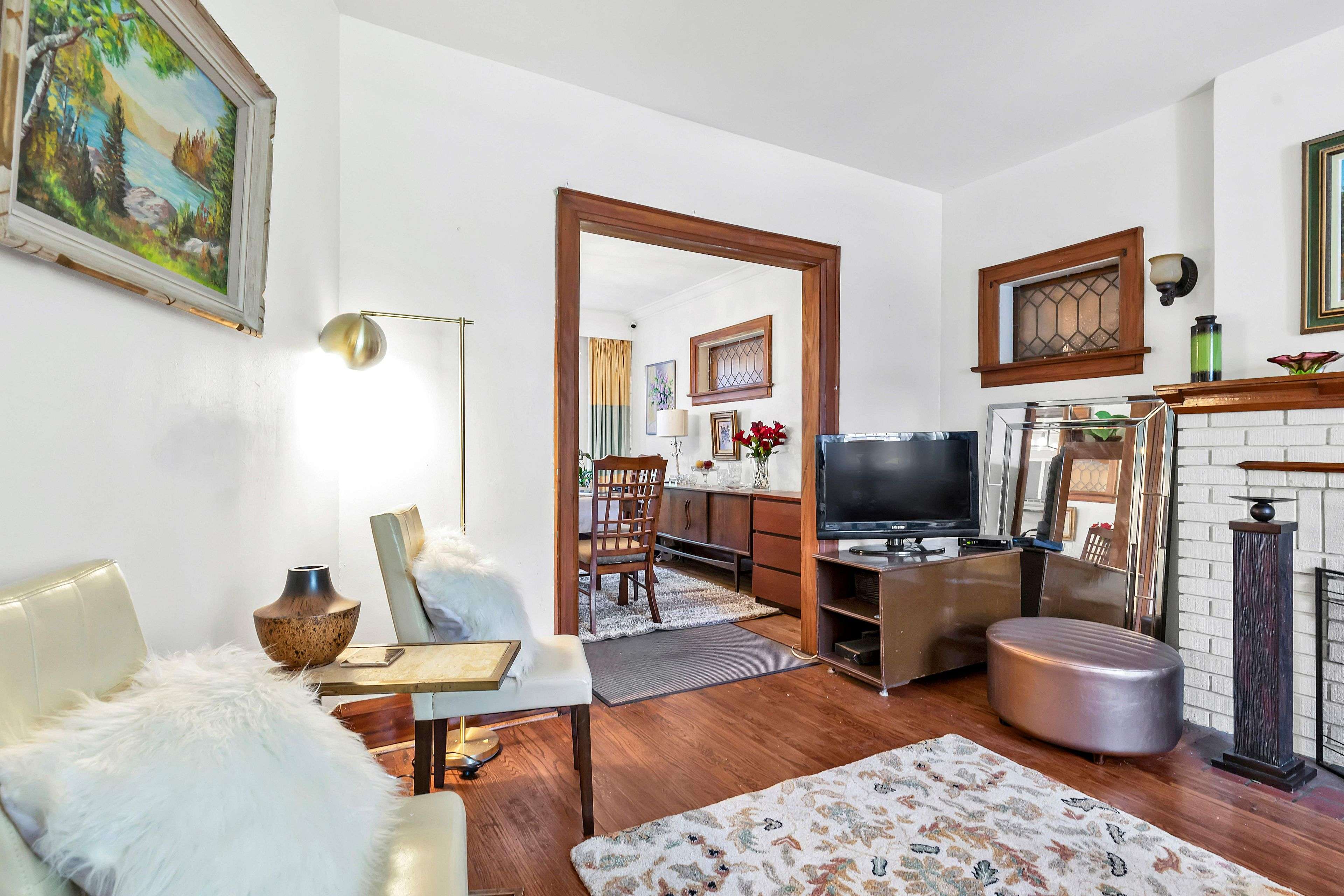 Toronto C10, ON M4S 2N9,36 Hadley RD