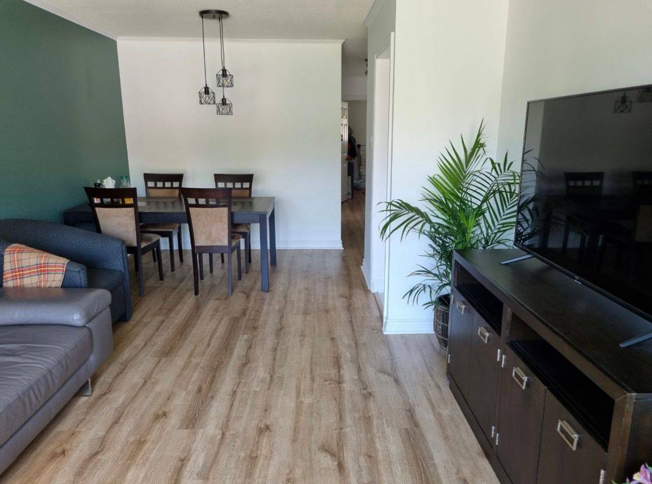 Newmarket, ON L3Y 2Z5,256 Silverbirch DR #Main Floor