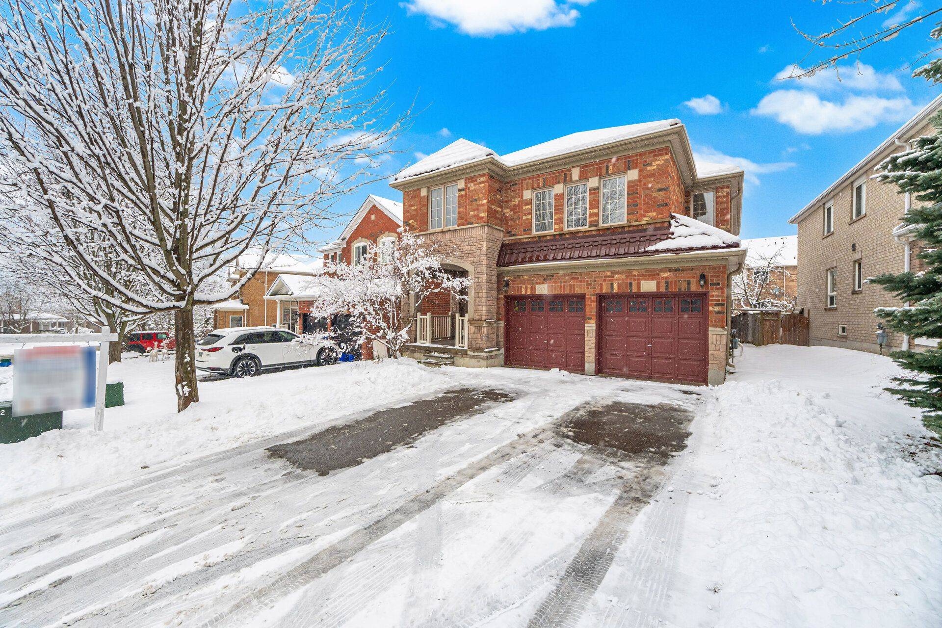 Newmarket, ON L3X 2Y8,917 Joe Persechini DR