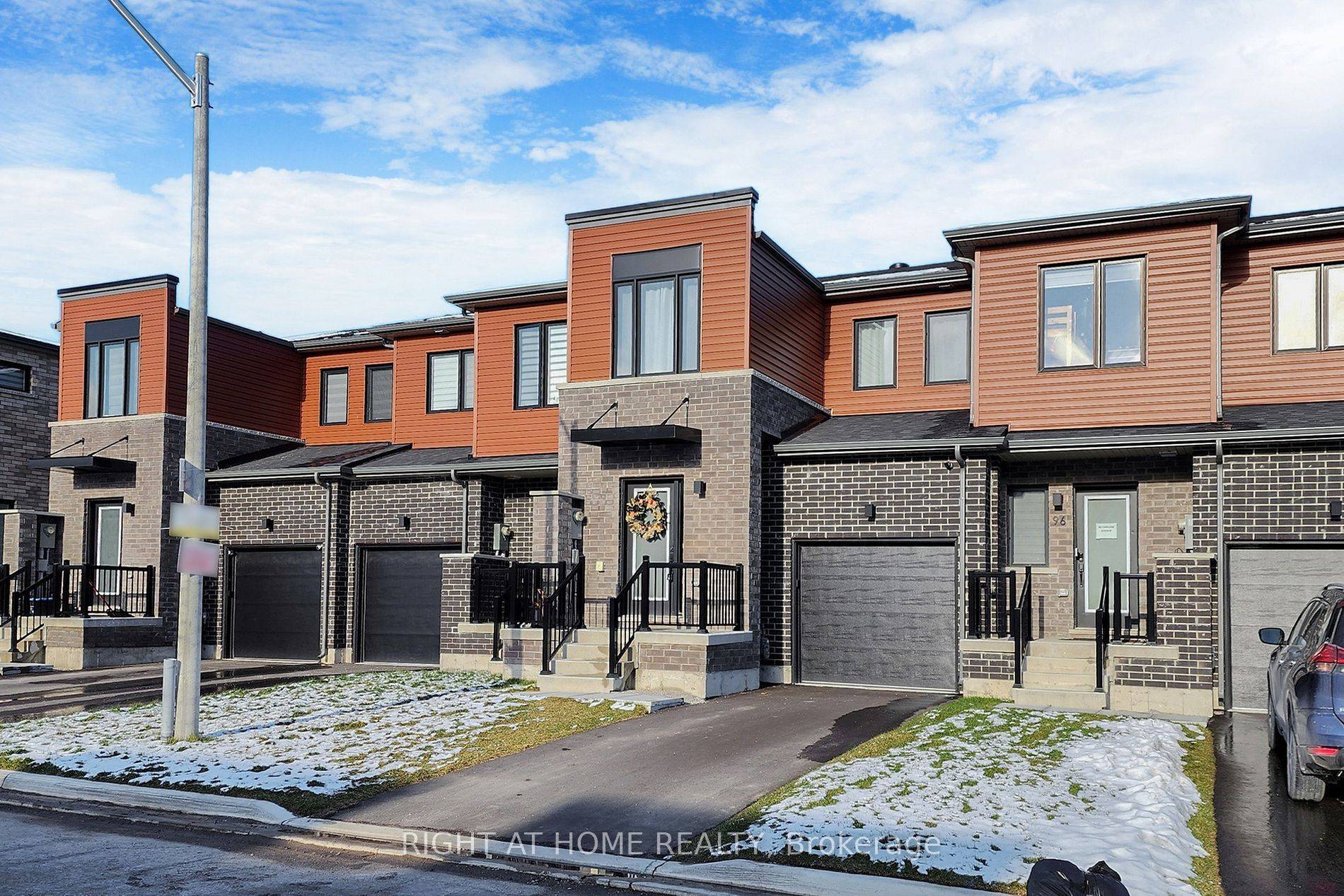 Barrie, ON L9J 0M5,98 Fairlane AVE