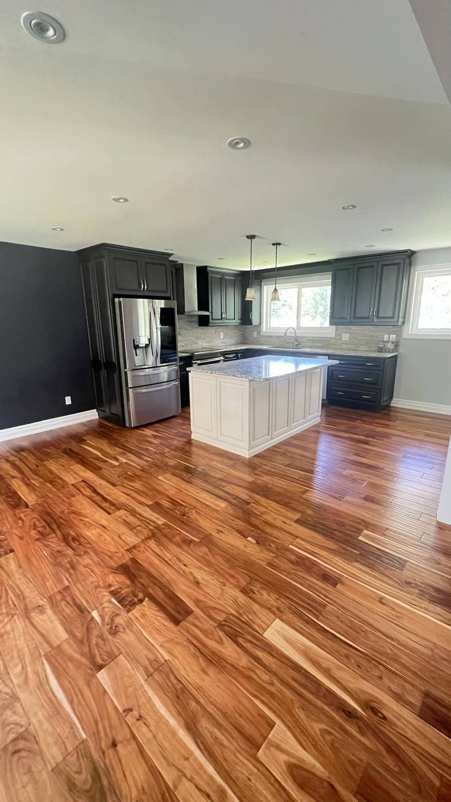 Mississauga, ON L5C 2C2,3082 Lindenlea DR #MAIN FLOOR