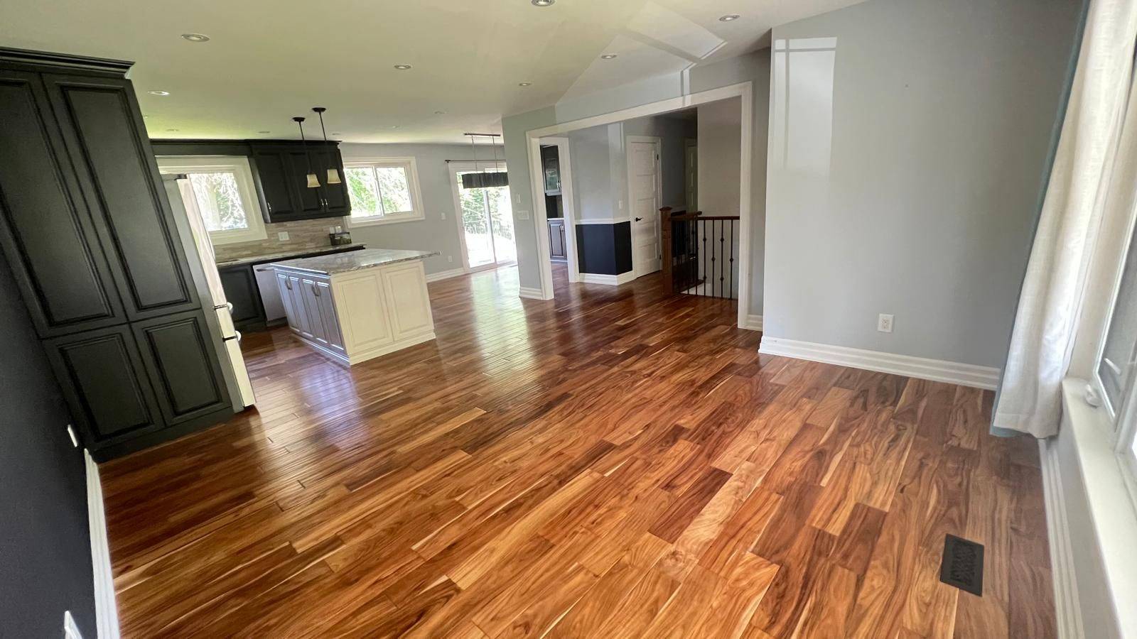 Mississauga, ON L5C 2C2,3082 Lindenlea DR #MAIN FLOOR