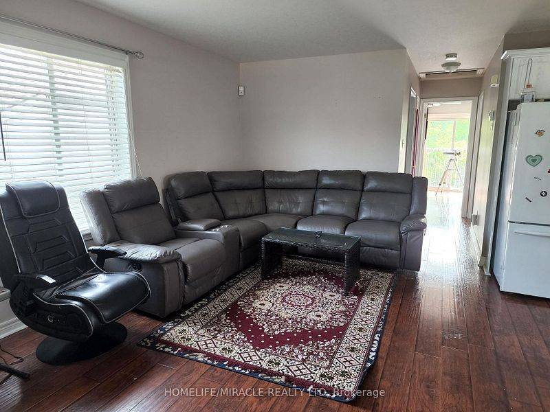 London East, ON N5V 4Y1,1859 Marconi BLVD