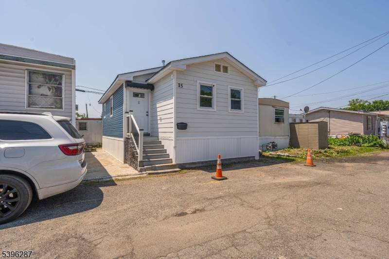 Moonachie Boro, NJ 07074,15 Spruce St