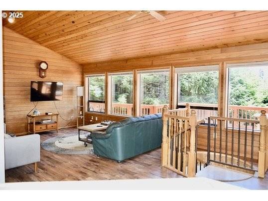 Gold Beach, OR 97444,34518 MUTTS WAY