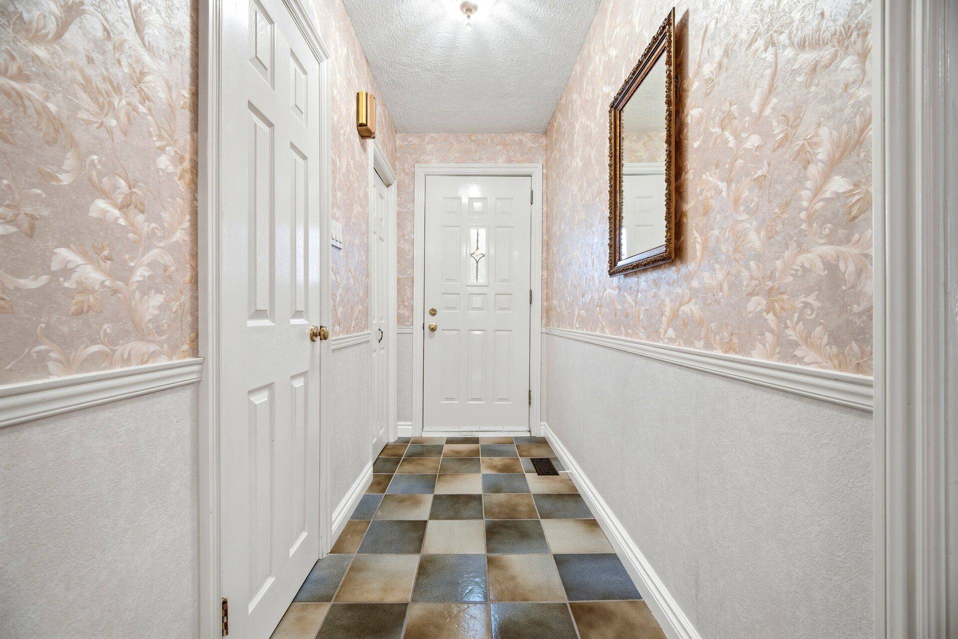 Mississauga, ON L5C 2A9,3353 Carillion AVE