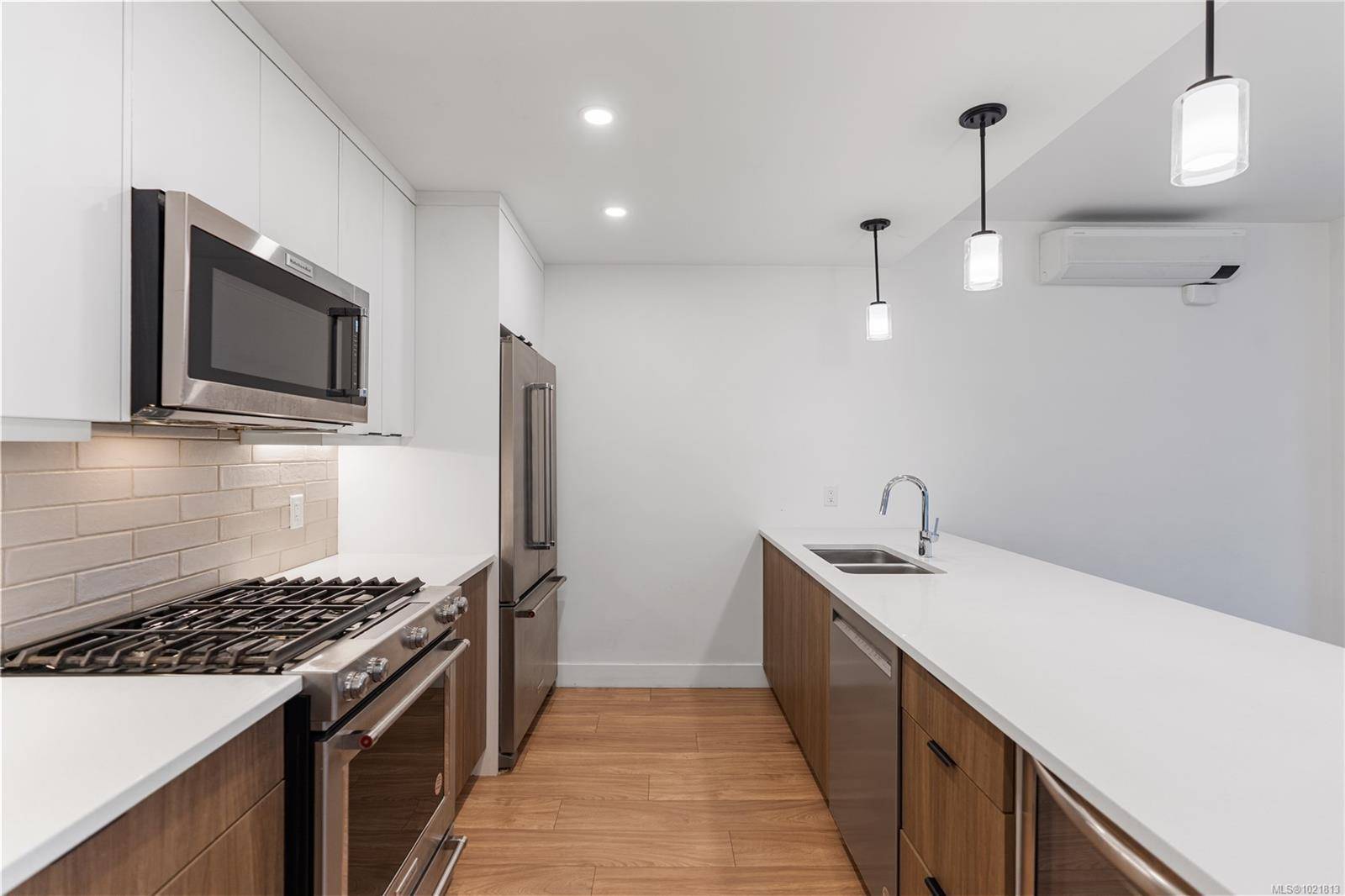 Colwood, BC V9B 1X7,2330 Sooke Rd #8