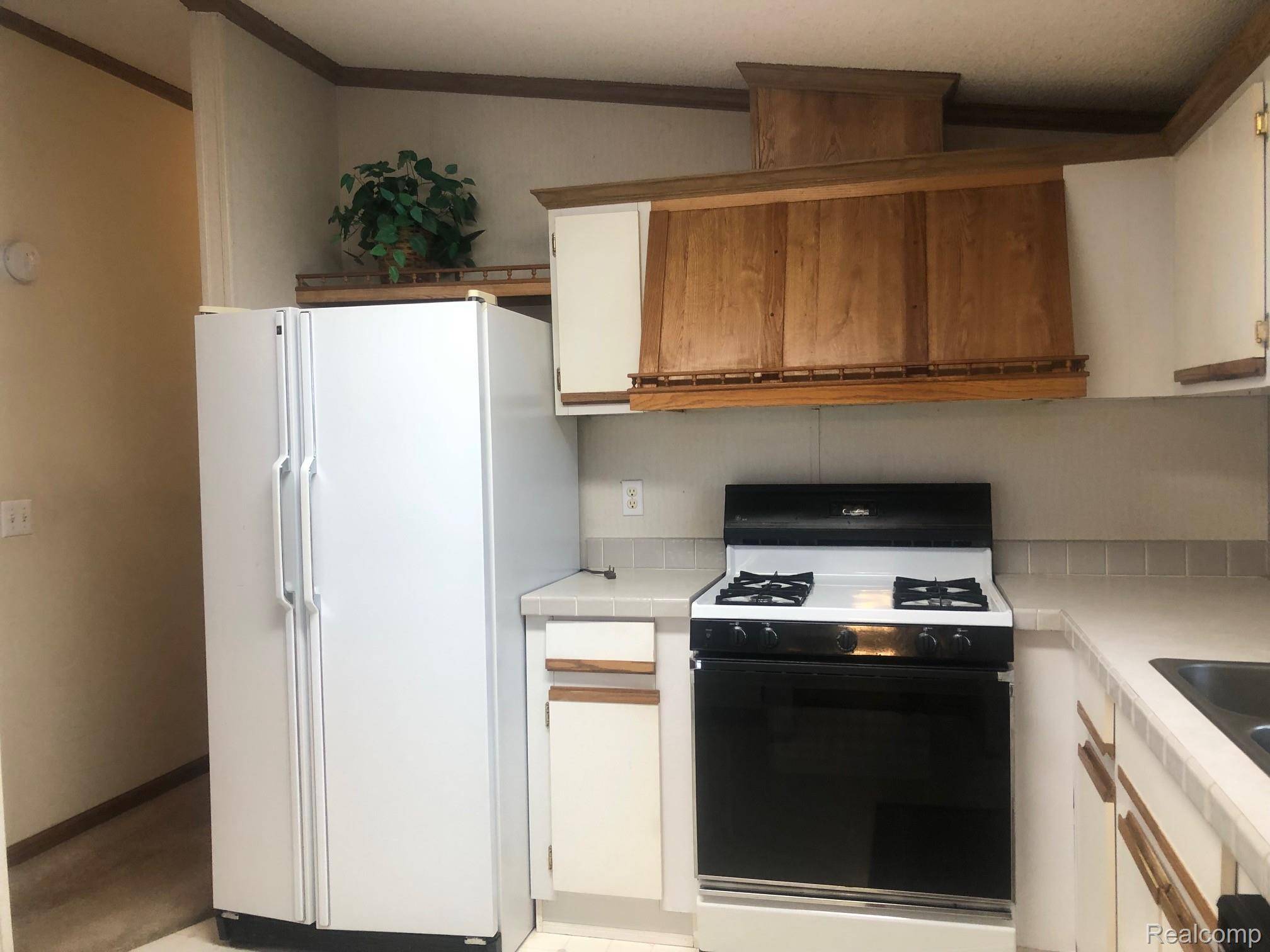 Jonesville, MI 49250,614 Spruce Court