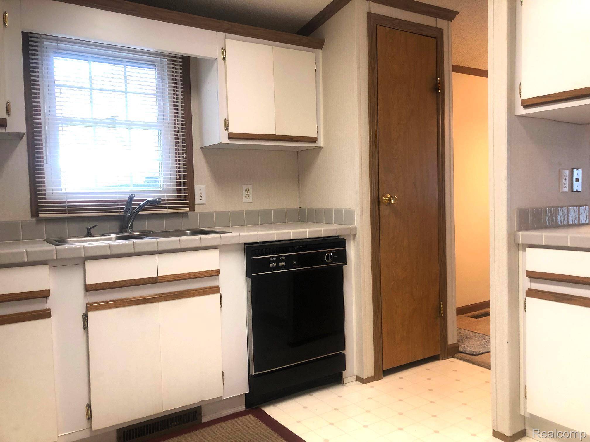 Jonesville, MI 49250,614 Spruce Court