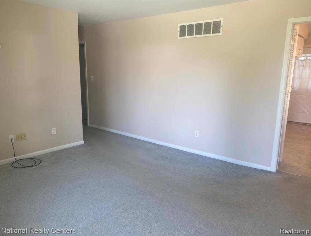 Dearborn Heights, MI 48125,25507 NORFOLK ST