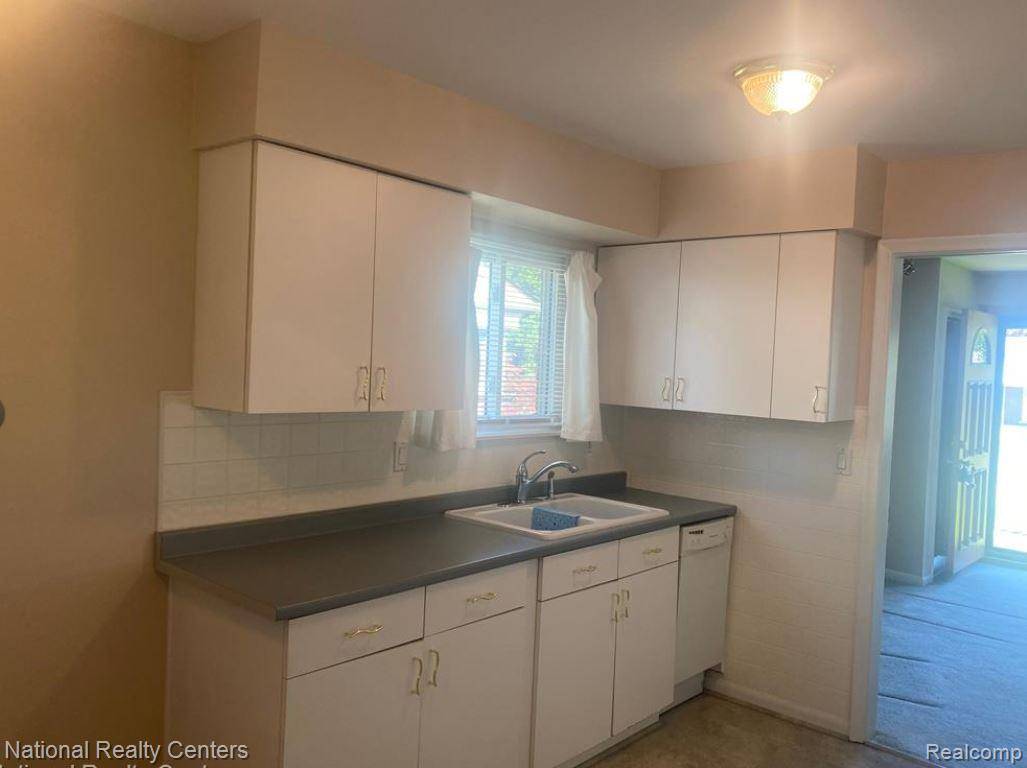 Dearborn Heights, MI 48125,25507 NORFOLK ST