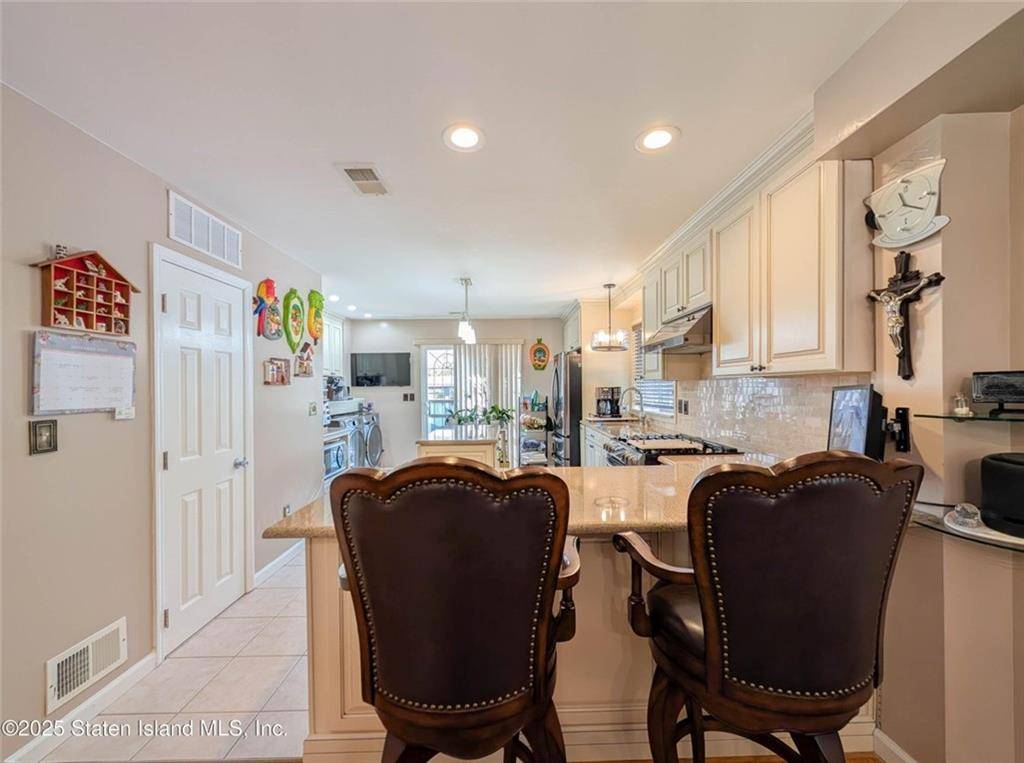 Staten  Island, NY 10304,208 Osgood AVE