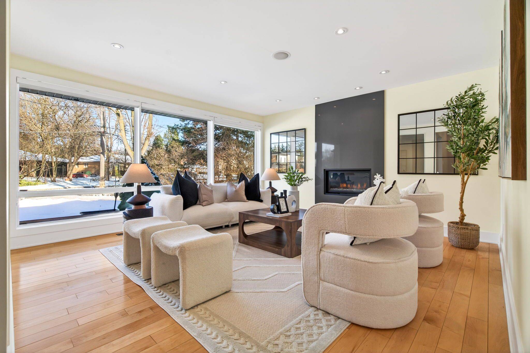 Toronto C12, ON M2L 1W5,5 Sulgrave CRES