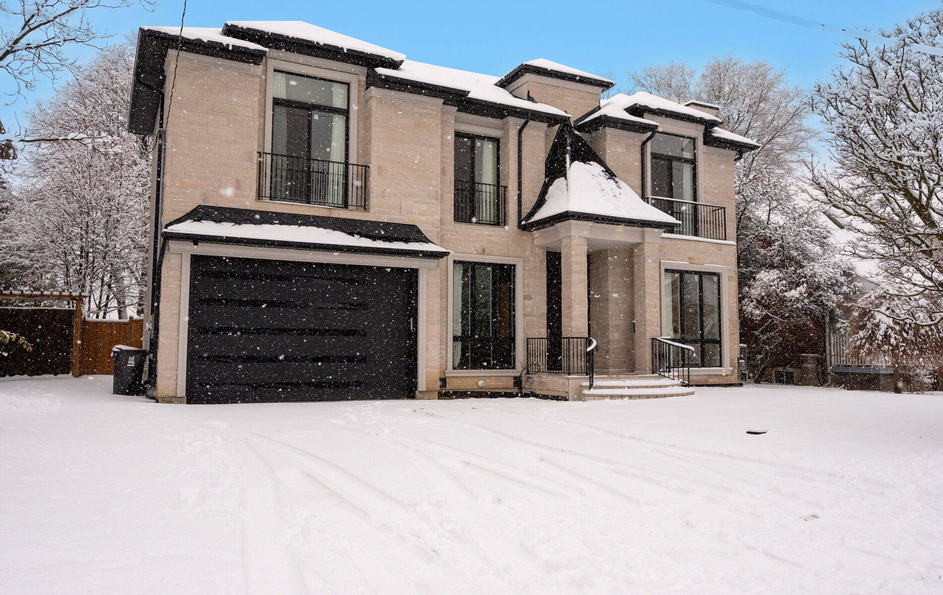 Toronto C07, ON M2R 2E2,32 Devondale AVE