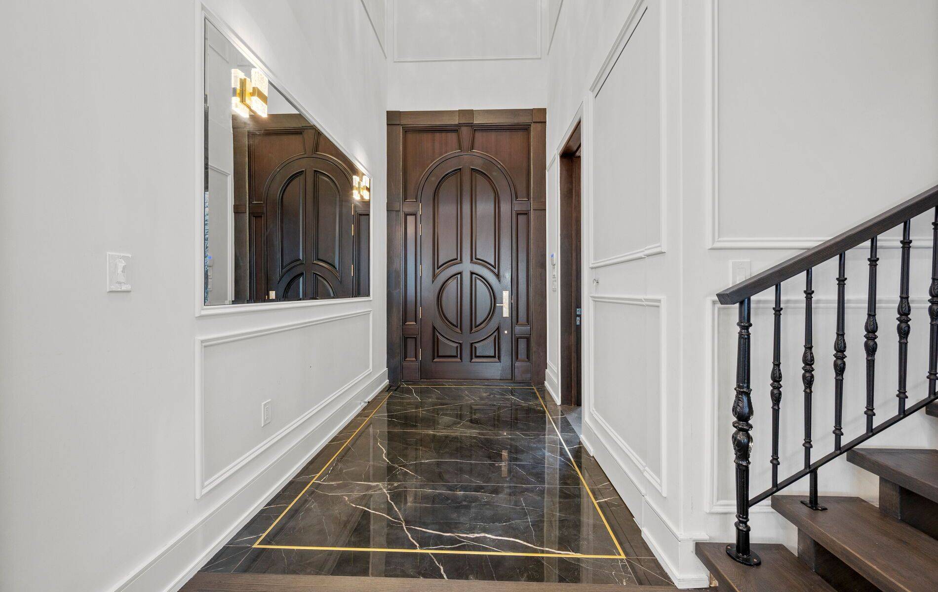 Toronto C07, ON M2R 2E2,32 Devondale AVE