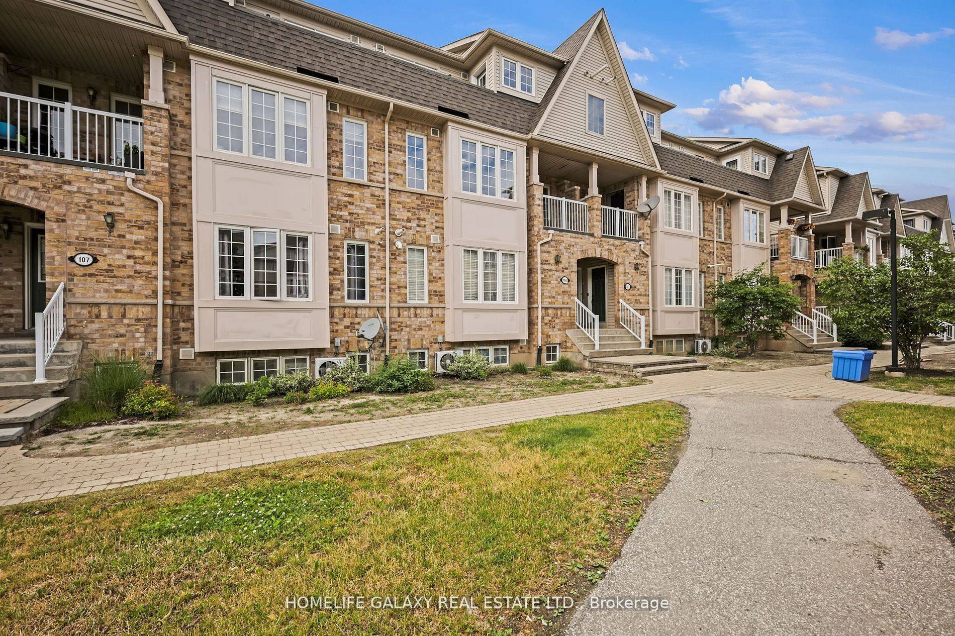 Toronto E11, ON M1B 6K1,42 Pinery TRL #106