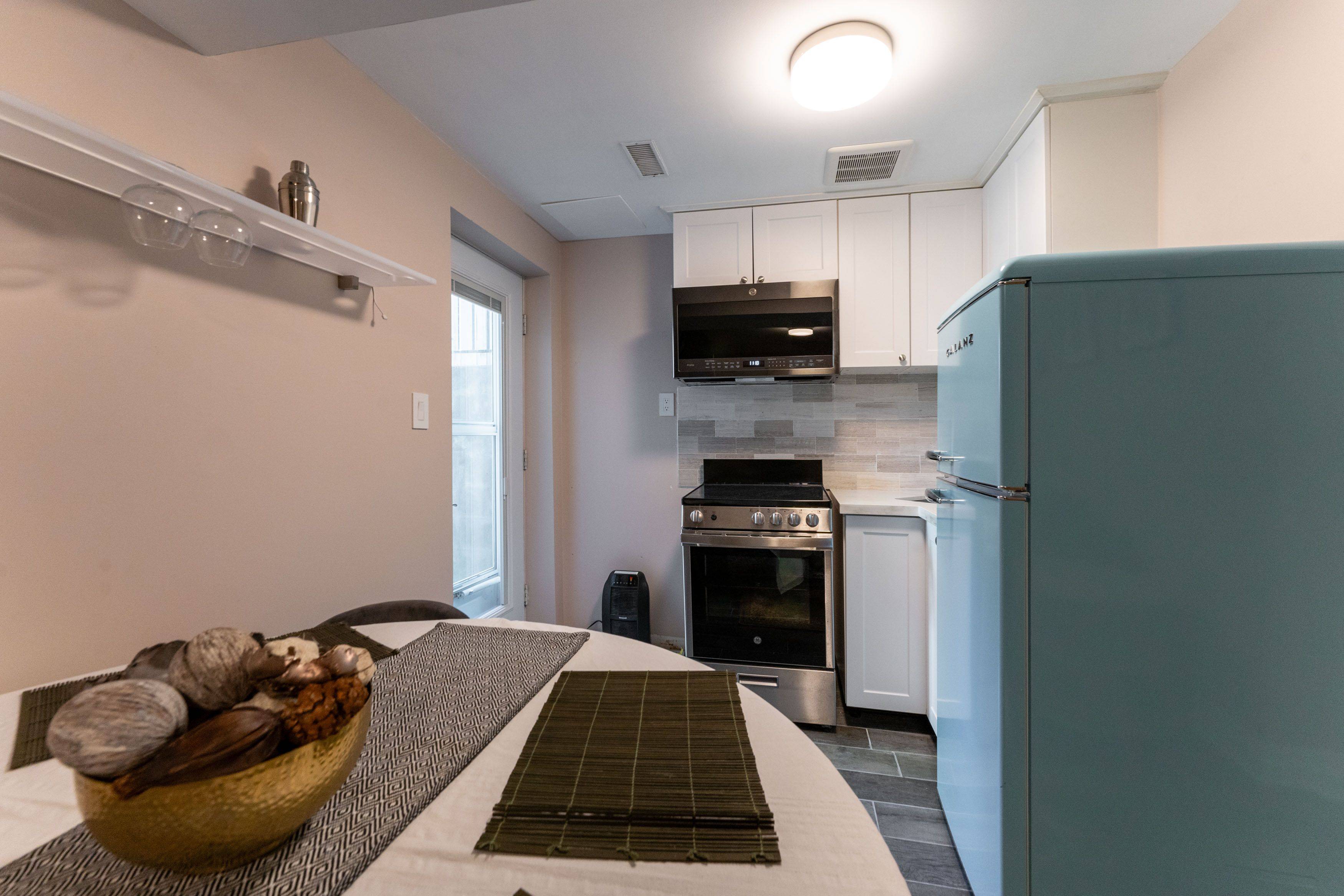 Toronto E03, ON M4C 2R8,180 Holborne AVE