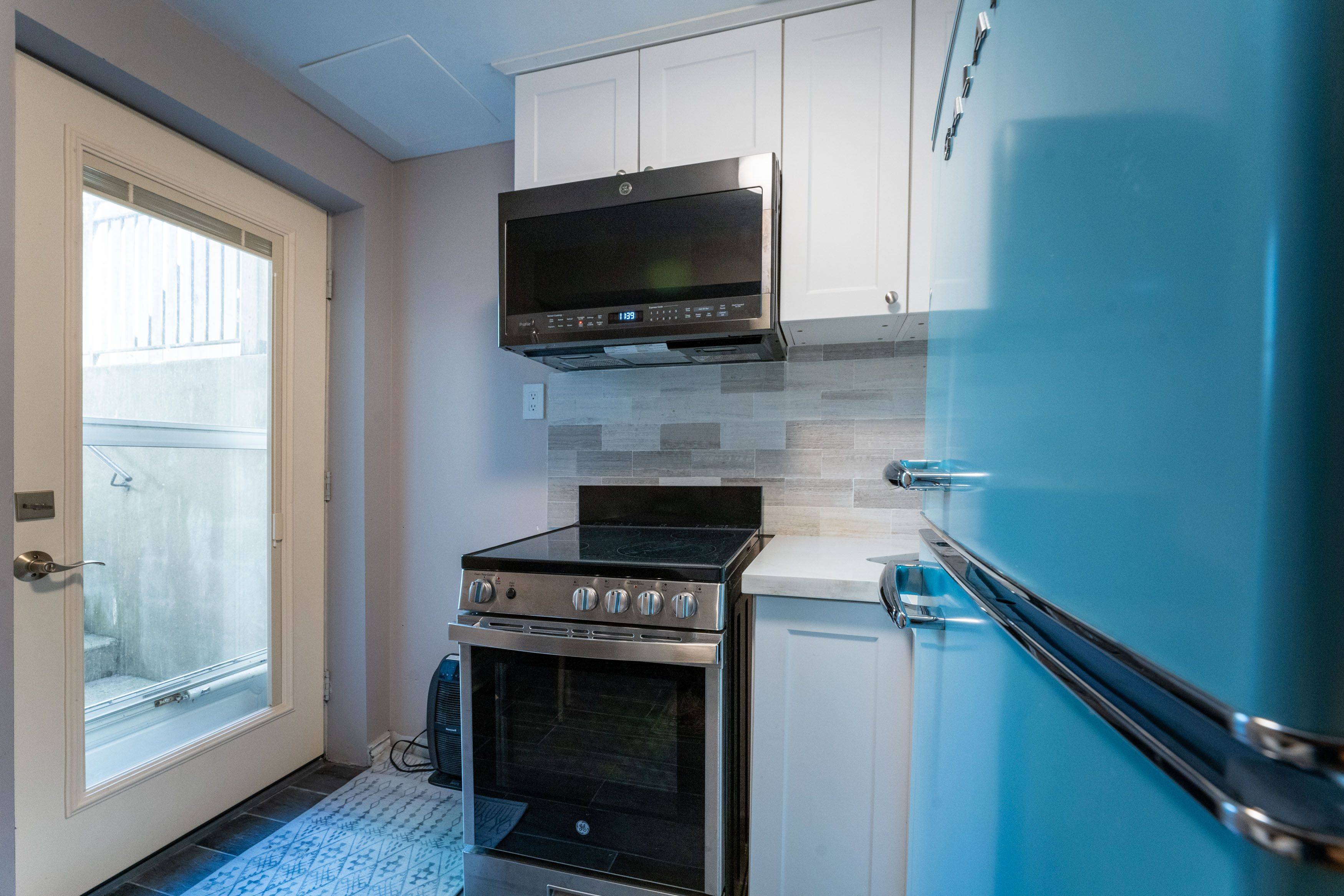 Toronto E03, ON M4C 2R8,180 Holborne AVE