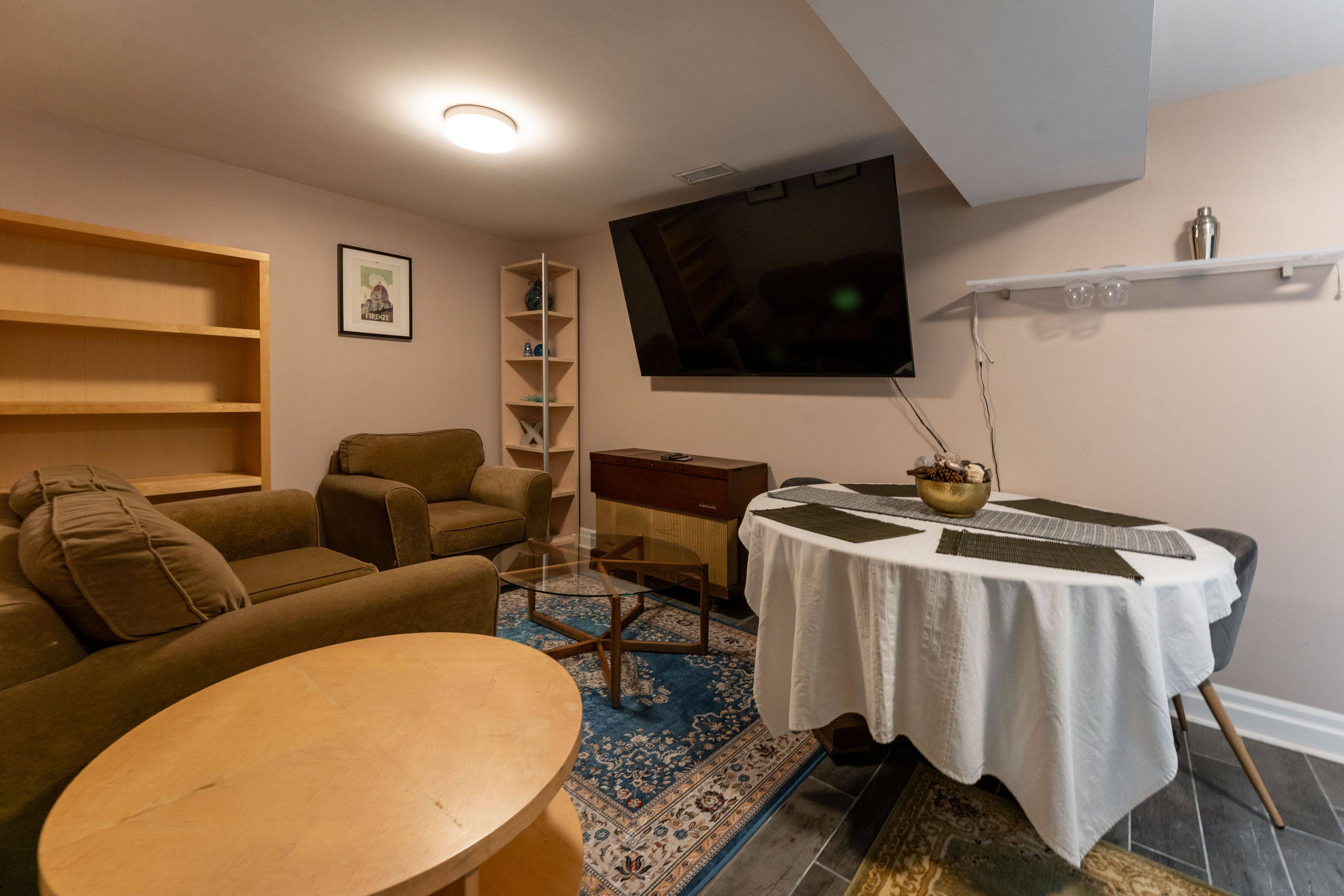 Toronto E03, ON M4C 2R8,180 Holborne AVE