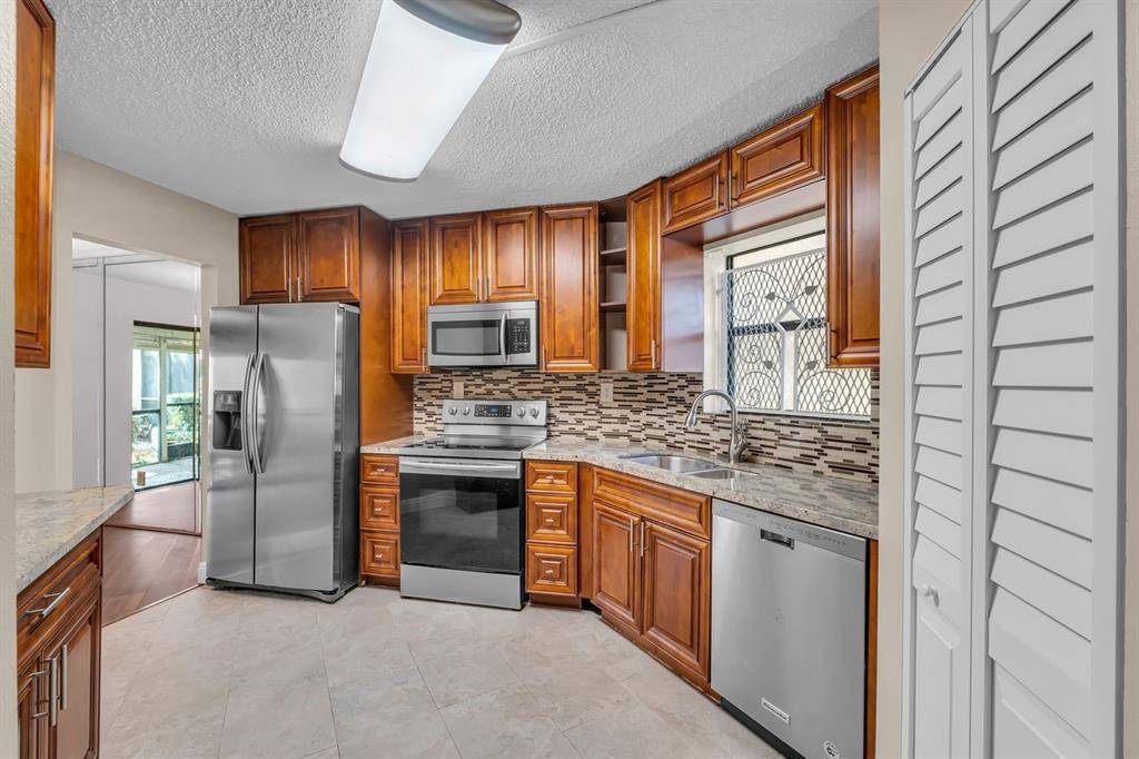 Plantation, FL 33317,Address not disclosed