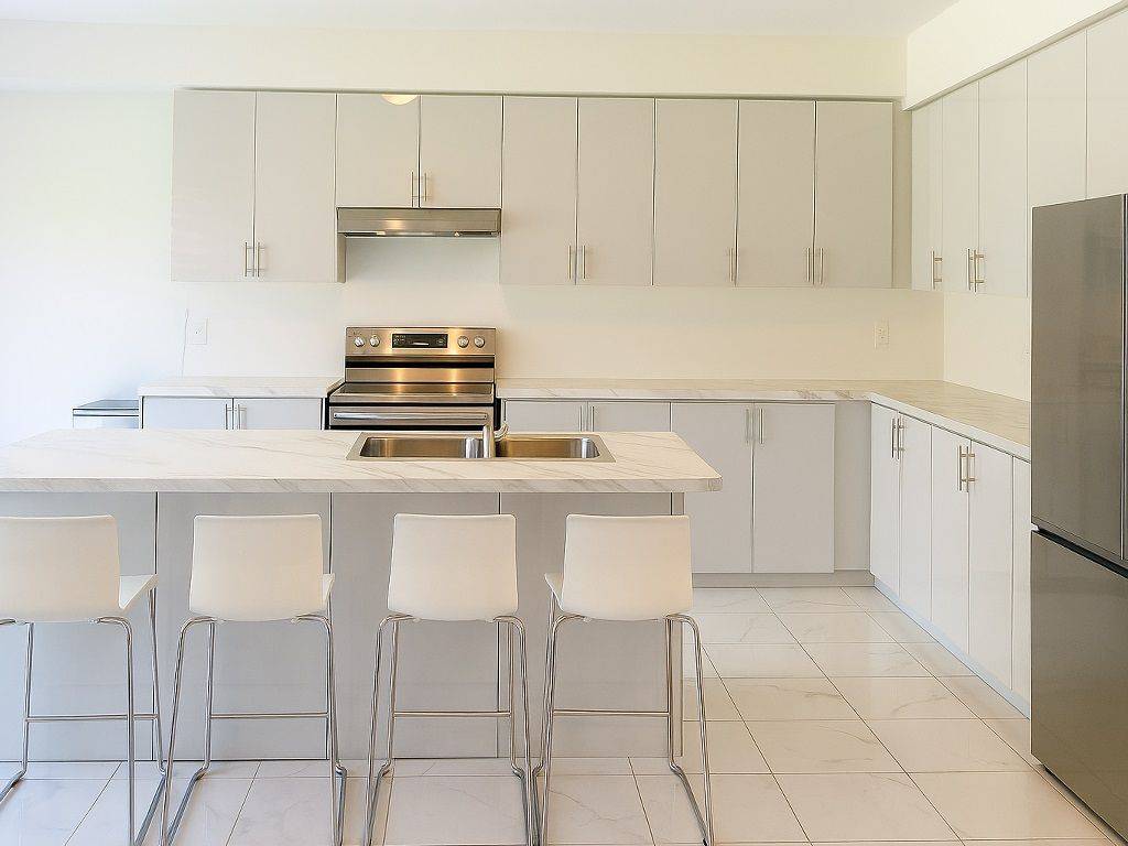 Barrie, ON L9S 2Z8,20 Rochester DR