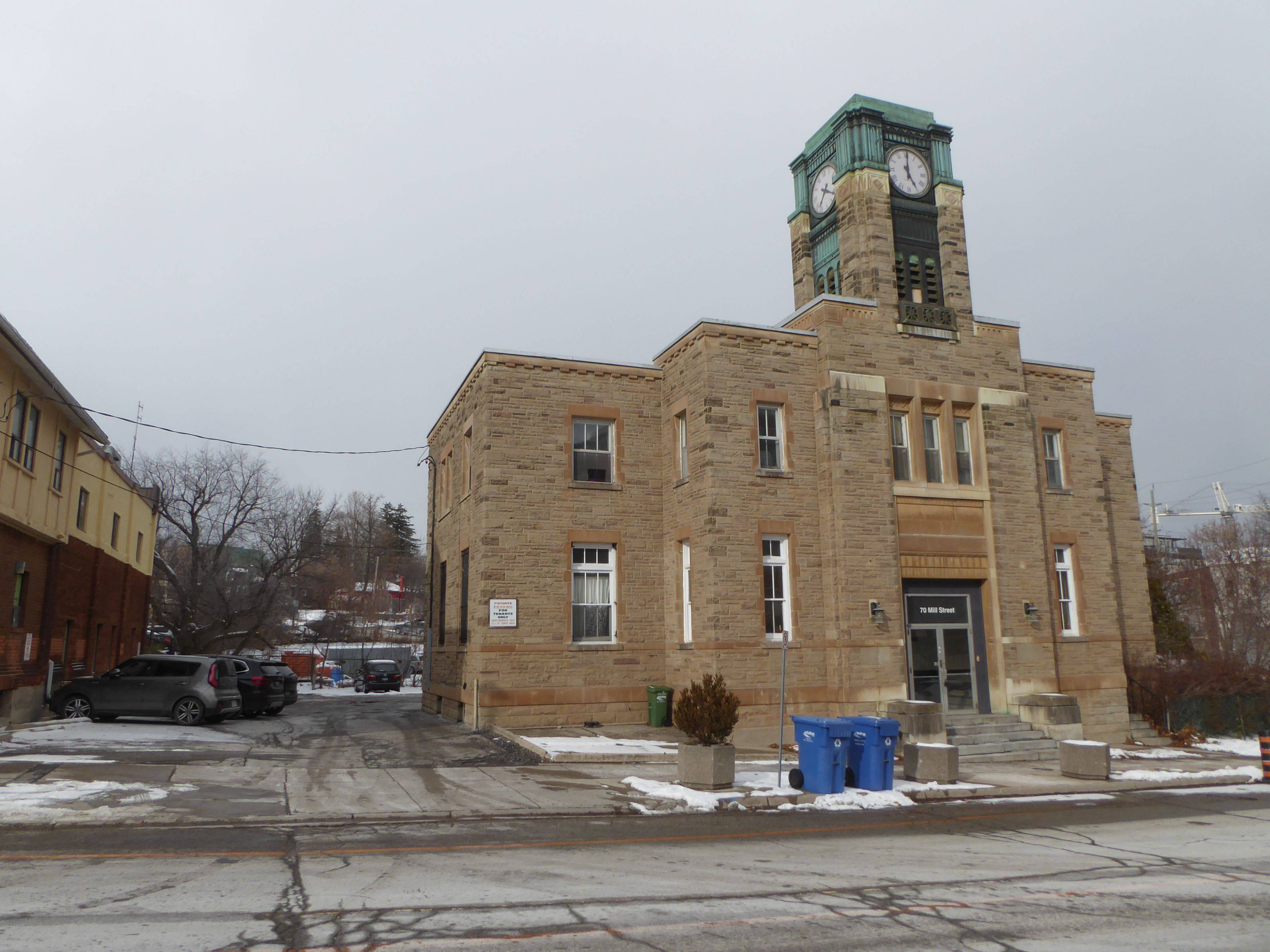 Halton Hills, ON L7G 2C9,70 Mill ST #10