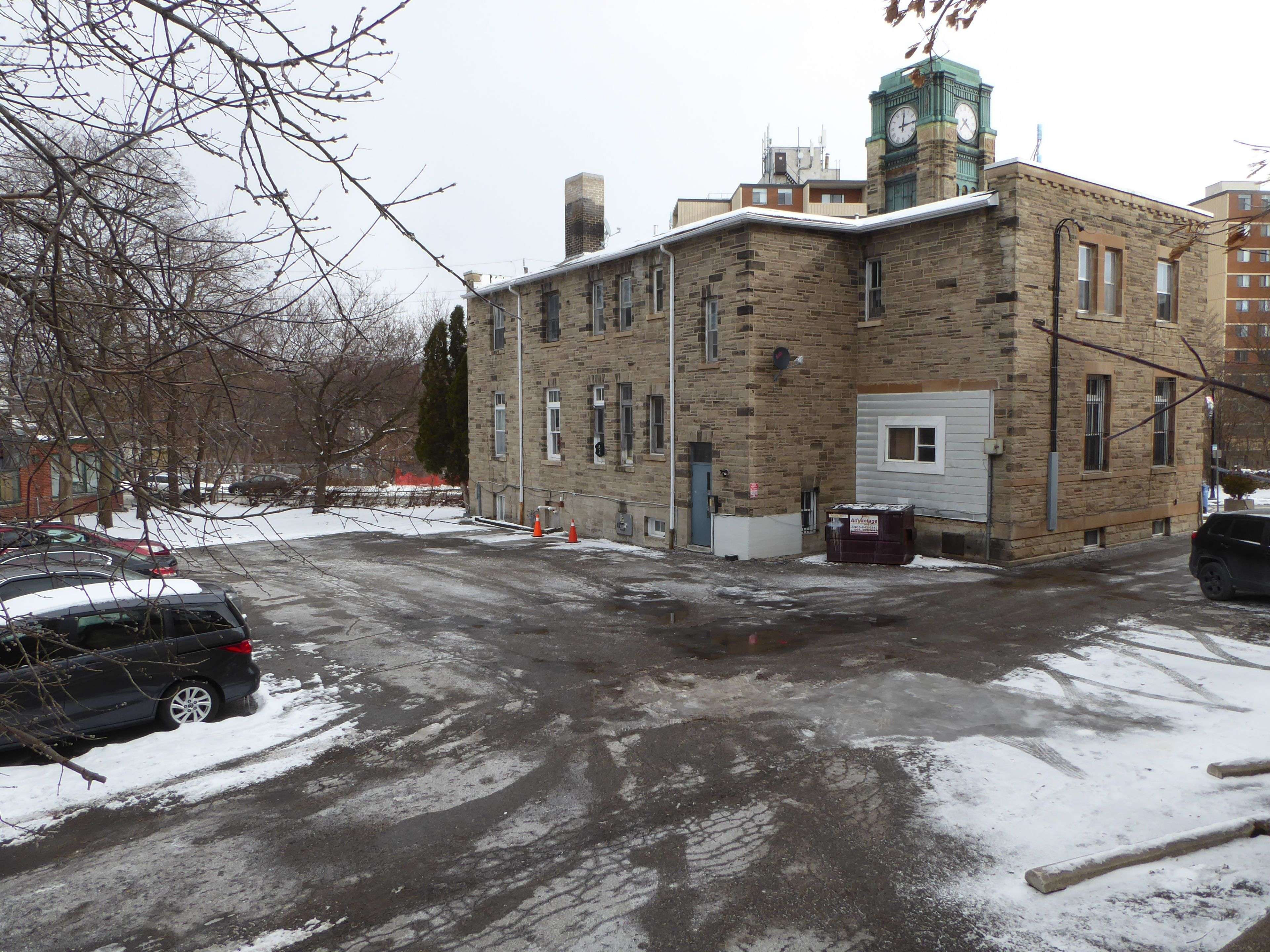 Halton Hills, ON L7G 2C9,70 Mill ST #10