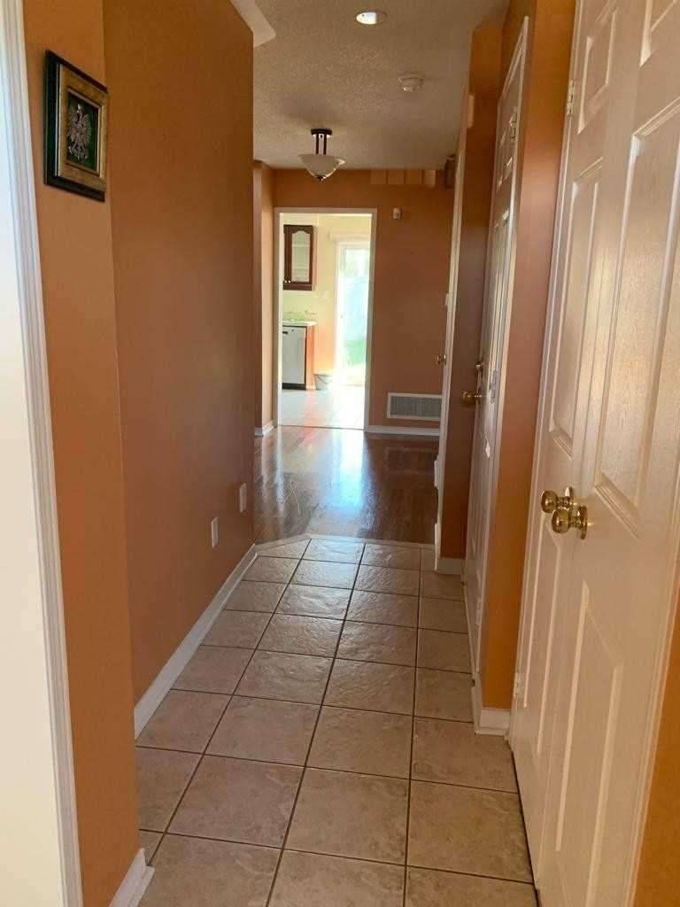 Mississauga, ON L5M 6E6,2419 Bankside DR #Upper