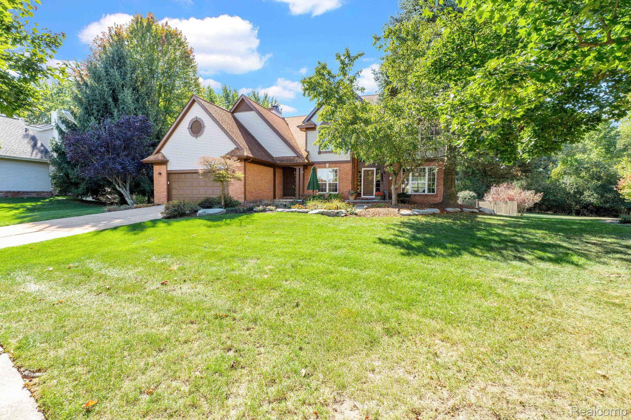 West Bloomfield, MI 48324,7607 Mapleton CT