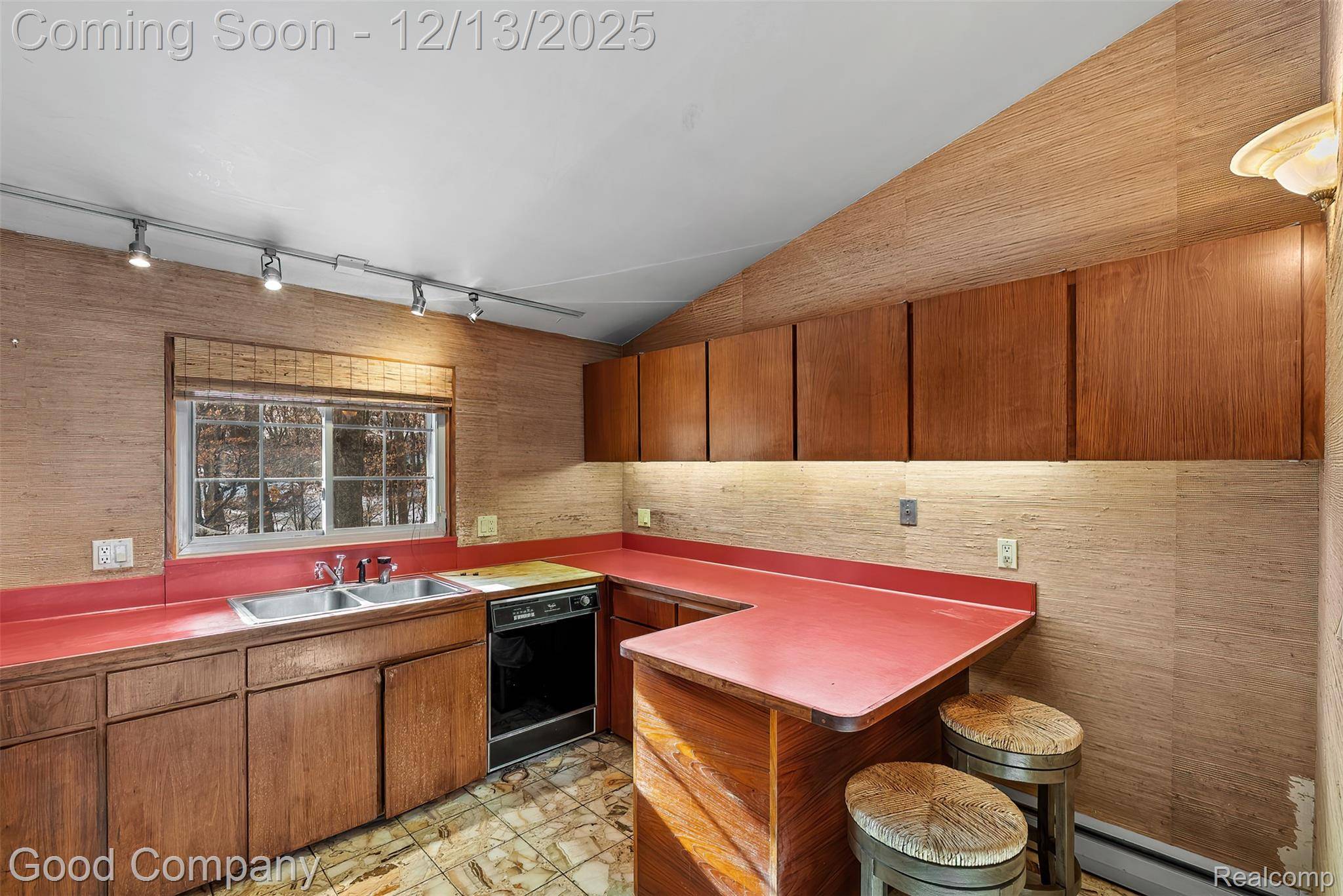 Farmington Hills, MI 48334,30080 Highmeadow RD