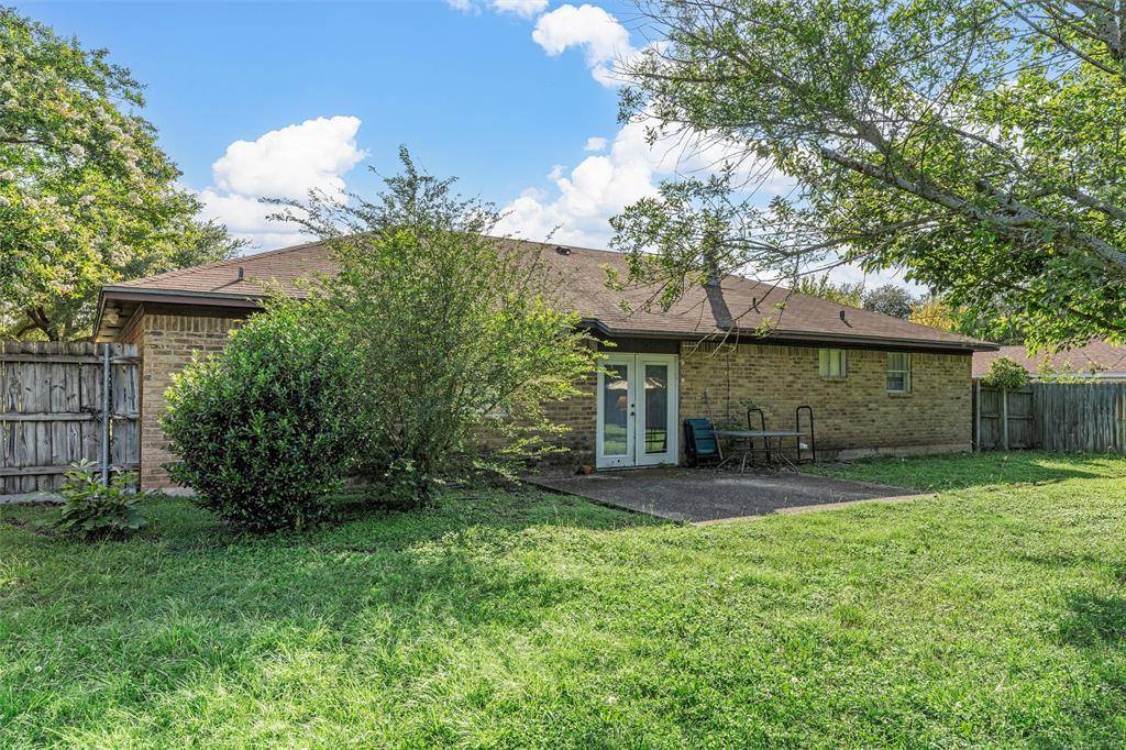 Hewitt, TX 76643,300 Travis Lane