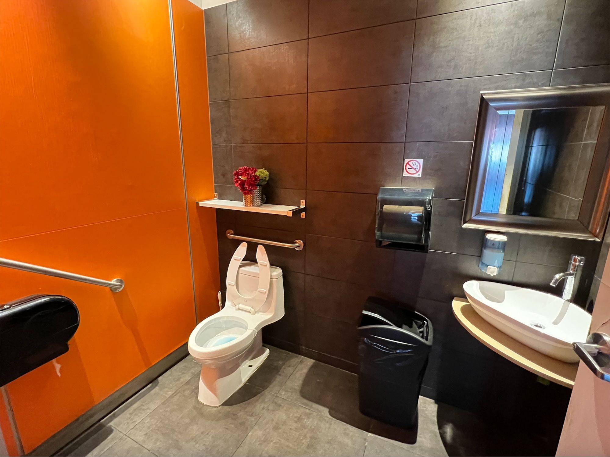 Hamilton, ON L8P 4W3,50 Dundurn ST S #103