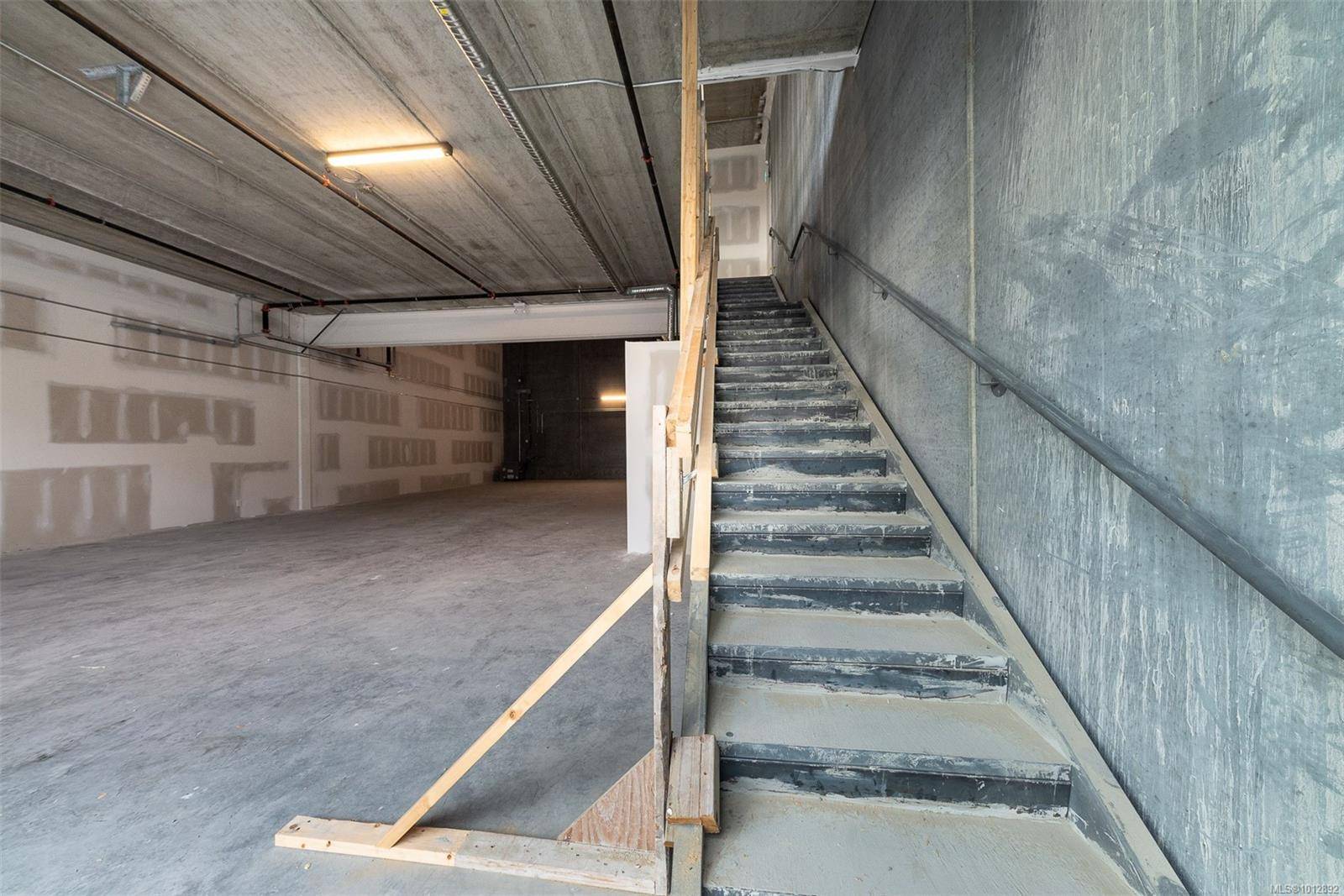 Langford, BC V9B 5Z1,4342 West Shore Pkwy #122