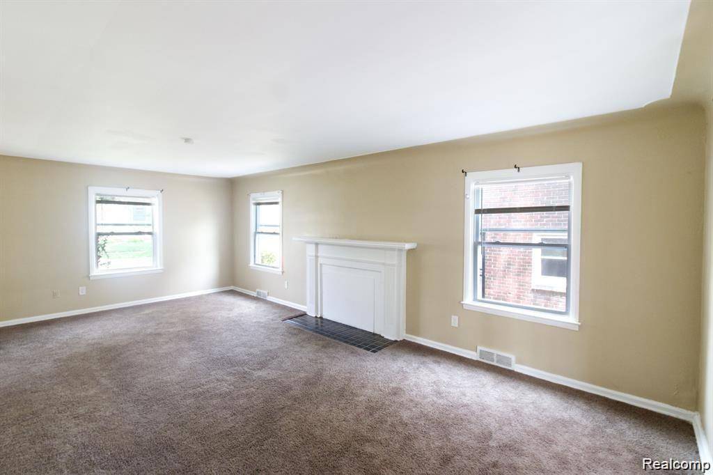 Detroit, MI 48205,15470 MAPLERIDGE ST