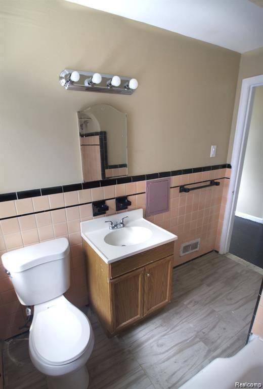 Detroit, MI 48205,15470 MAPLERIDGE ST