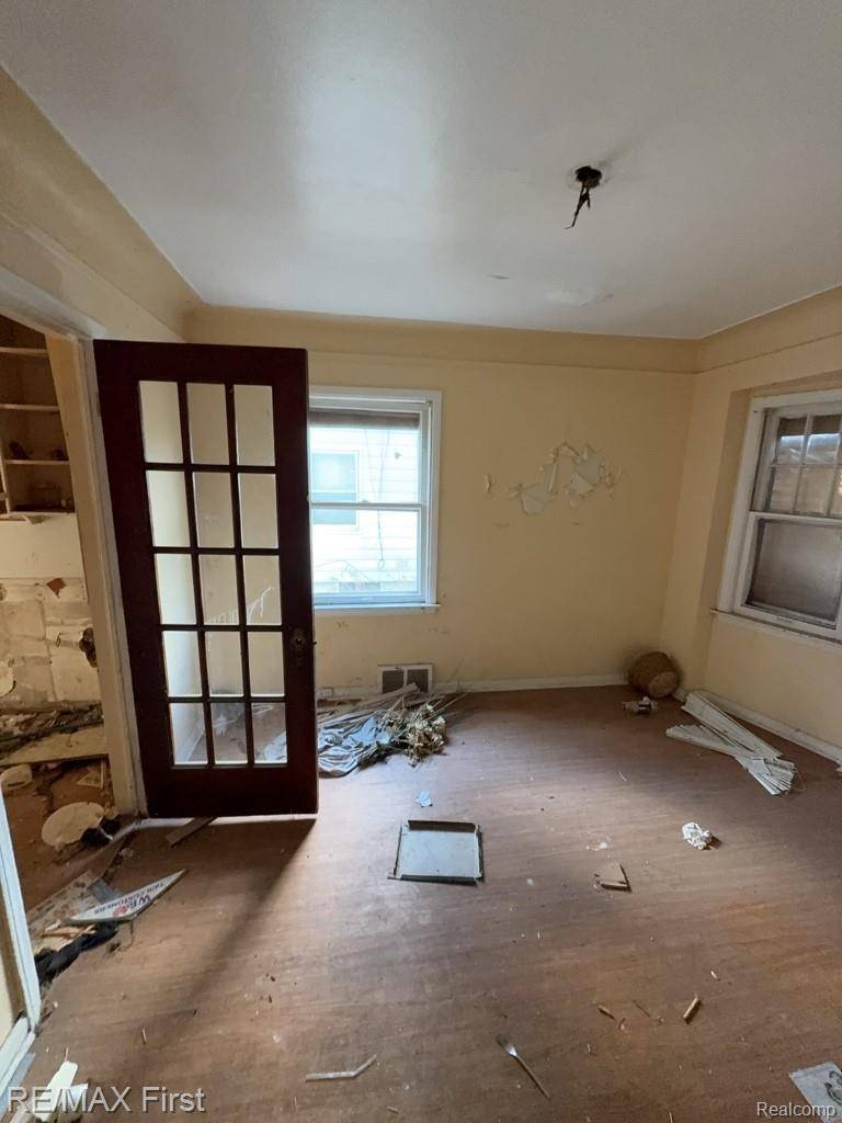 Detroit, MI 48228,9536 Minock ST