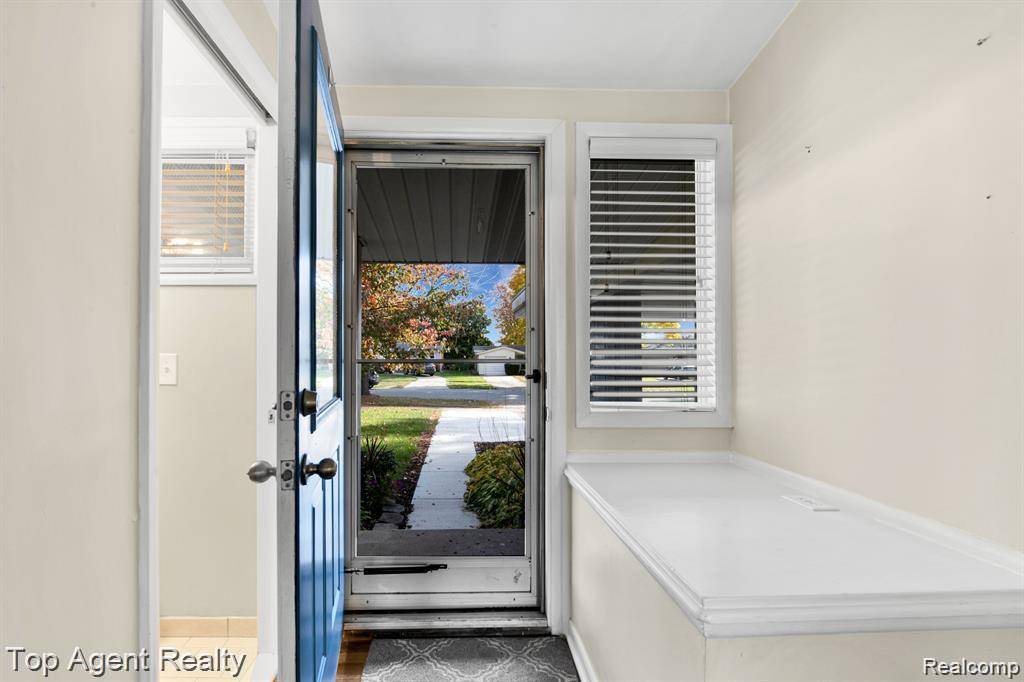 Troy, MI 48084,881 Brooklawn DR