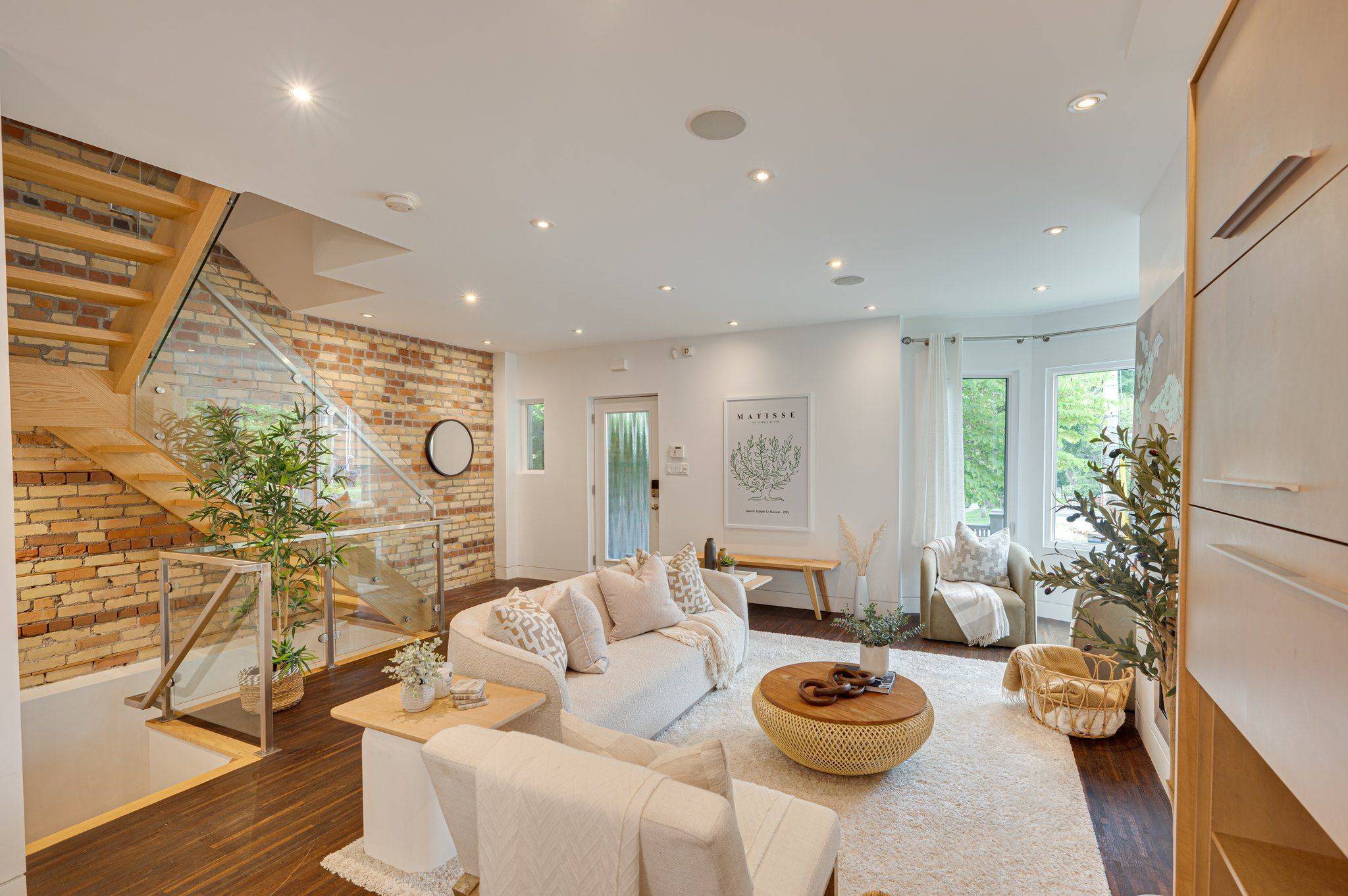 Toronto E02, ON M4L 1P3,22 Columbine AVE