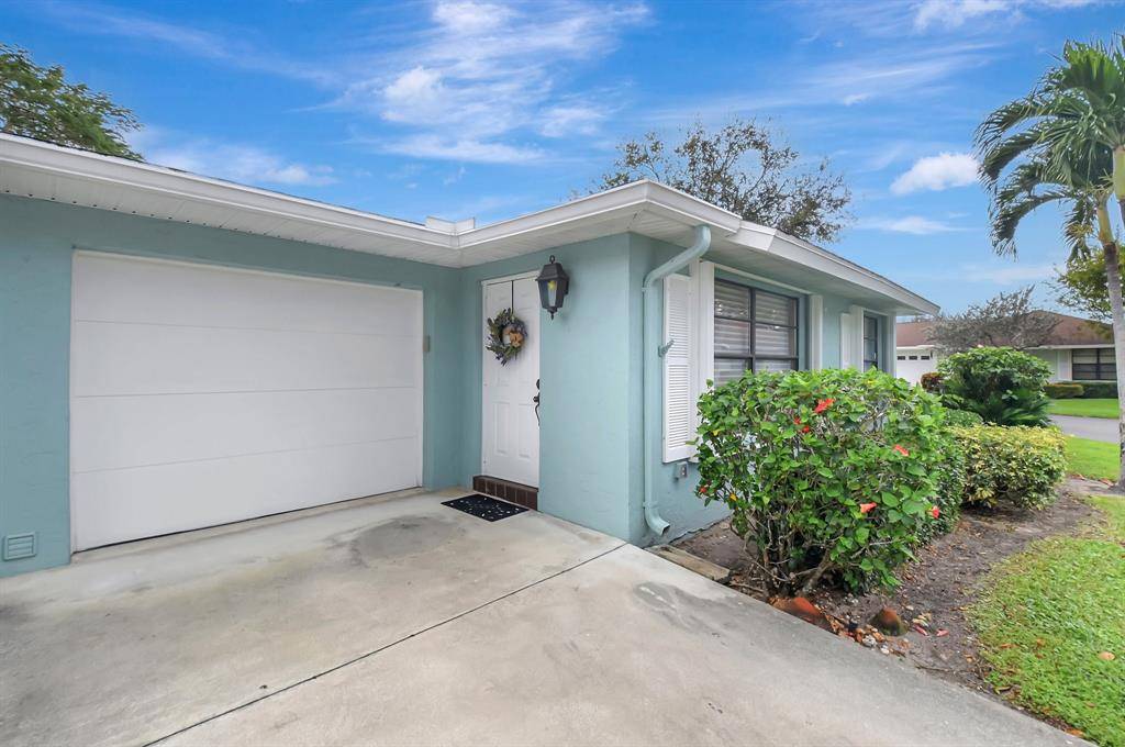 Boynton Beach, FL 33436,9800 Pecan Tree Drive #B