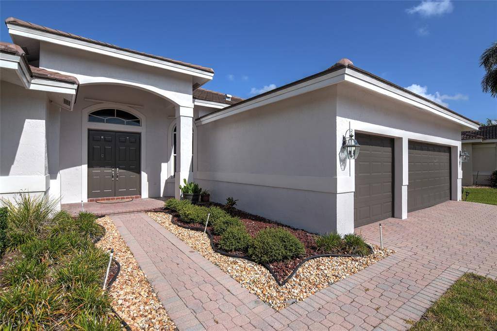 Weston, FL 33327,1125 E Waterside Cir