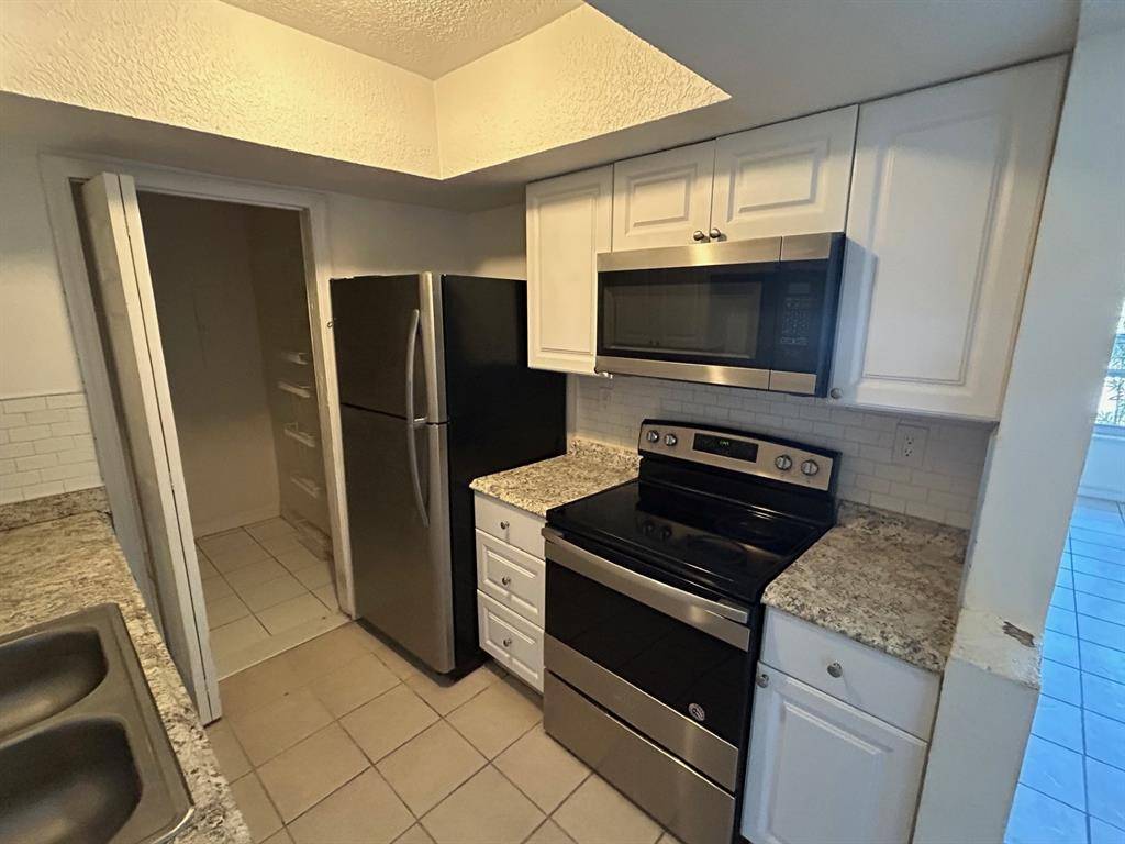 Sunrise, FL 33313,6828 NW 30th St