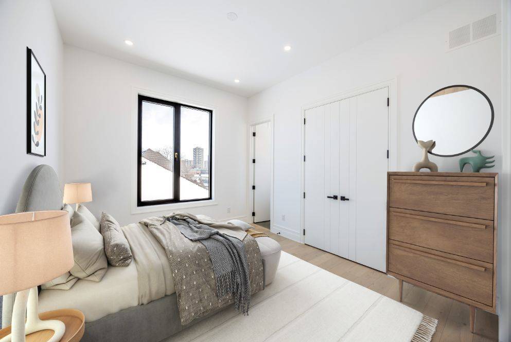 Vaughan, ON L4J 8J5,230 Townsgate DR