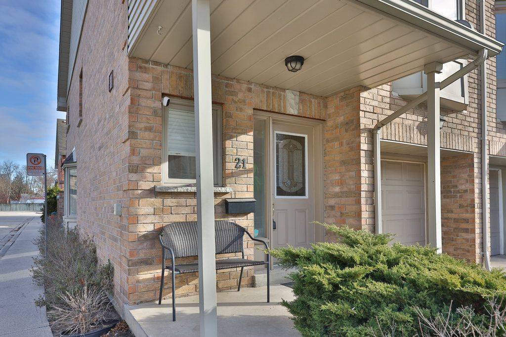 Mississauga, ON L5J 4T6,1385 Lakeshore RD W #21