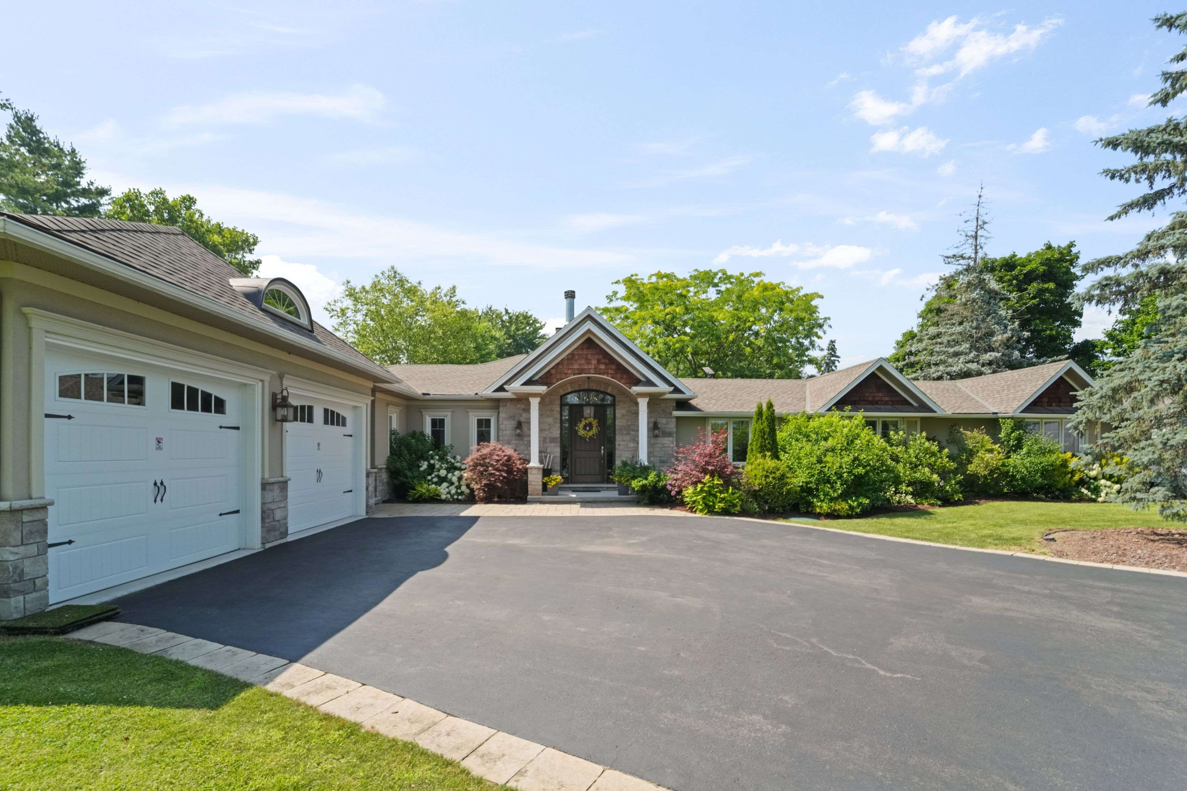 Burlington, ON L7P 0E5,2577 No 8 Side Road