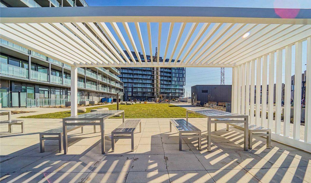 Burlington, ON L7M 2A7,3200 Dakota Common #B520